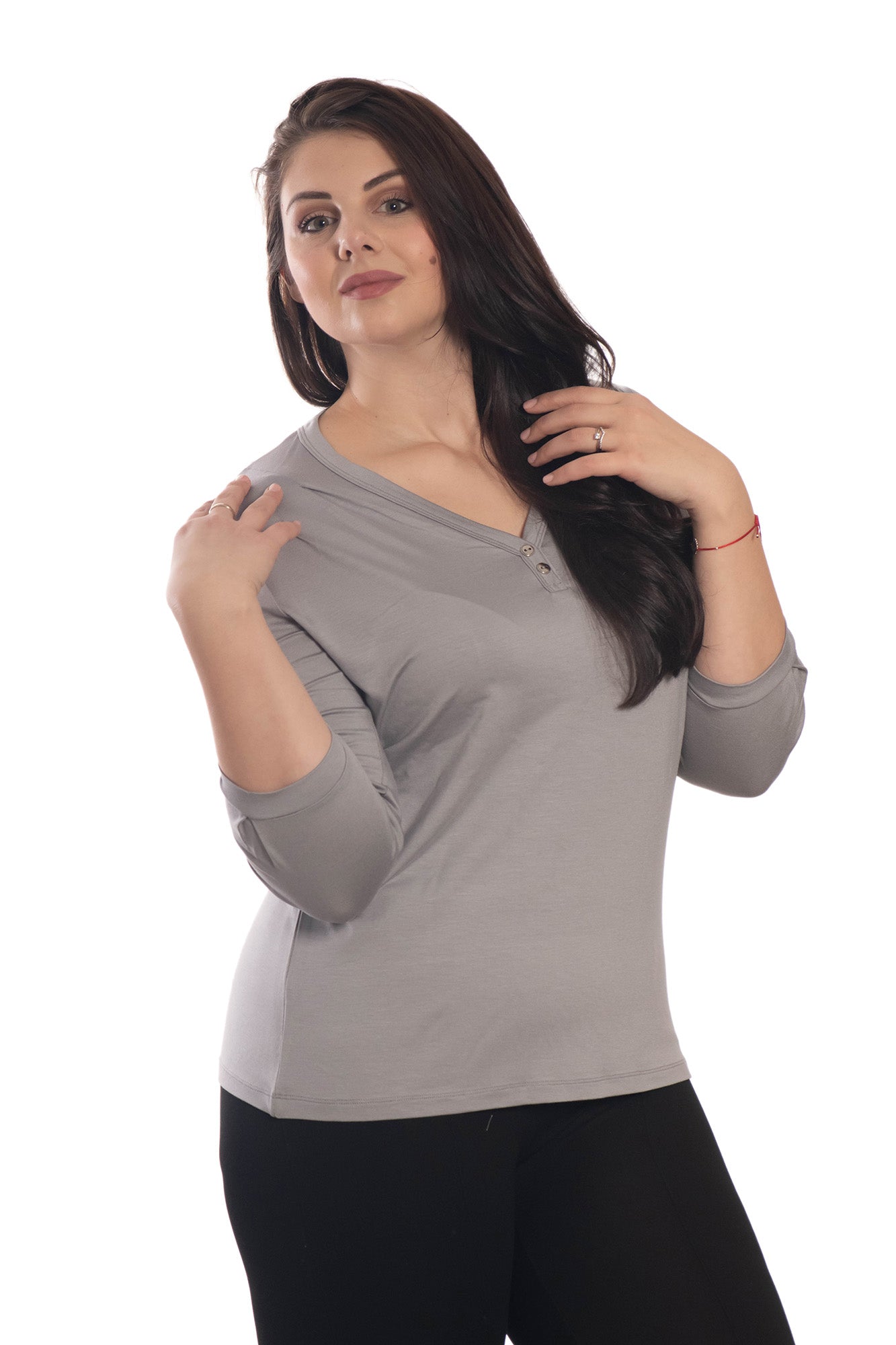 Damen Bluse - T-Shirt mit 3/4 Ärmeln und spitzem Ausschnitt mit zwei Zierknöpfen
